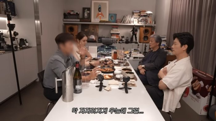드디어 찾아온 남편과 직장동료들. 베니스 영화제 현장 반응까지ㄷㄷ _어쩔수가없다 대박기원 23-43 screenshot.png