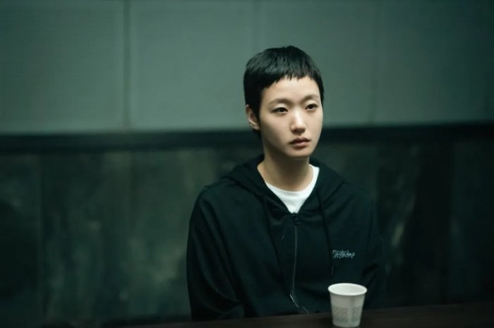 자백의 대가_김고은.jpg