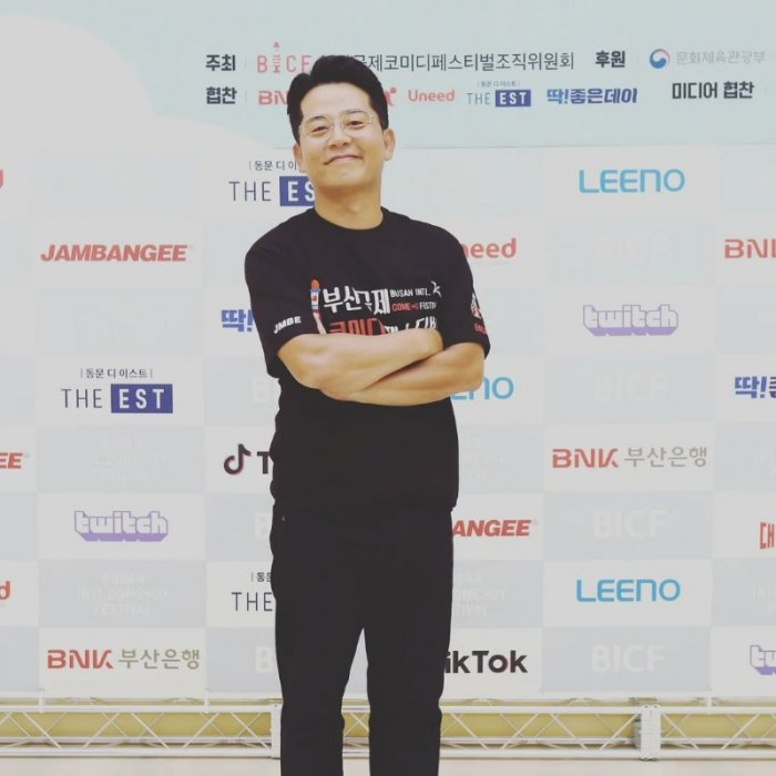 9회 부산국제코메디페스티발벌써 9회네요 트위치 와 틱톡으로 온라인 공연중계합니다많은 시청 바래요  8월 20 일 부터 2주간 진행코로나시대에 조금이라도 위로가되길요응원해주시.jpg