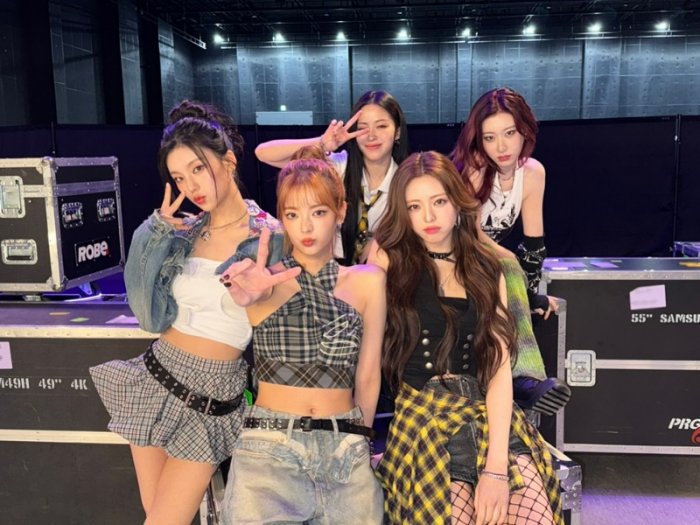 [ #KPOPPED ]ITZY 와 Spice Girls의 공통점↳ 모두의 WANNABE????두 Wannabe가 함께한 무대, 지금 바로 만나보세요!What ITZY and S.jpg