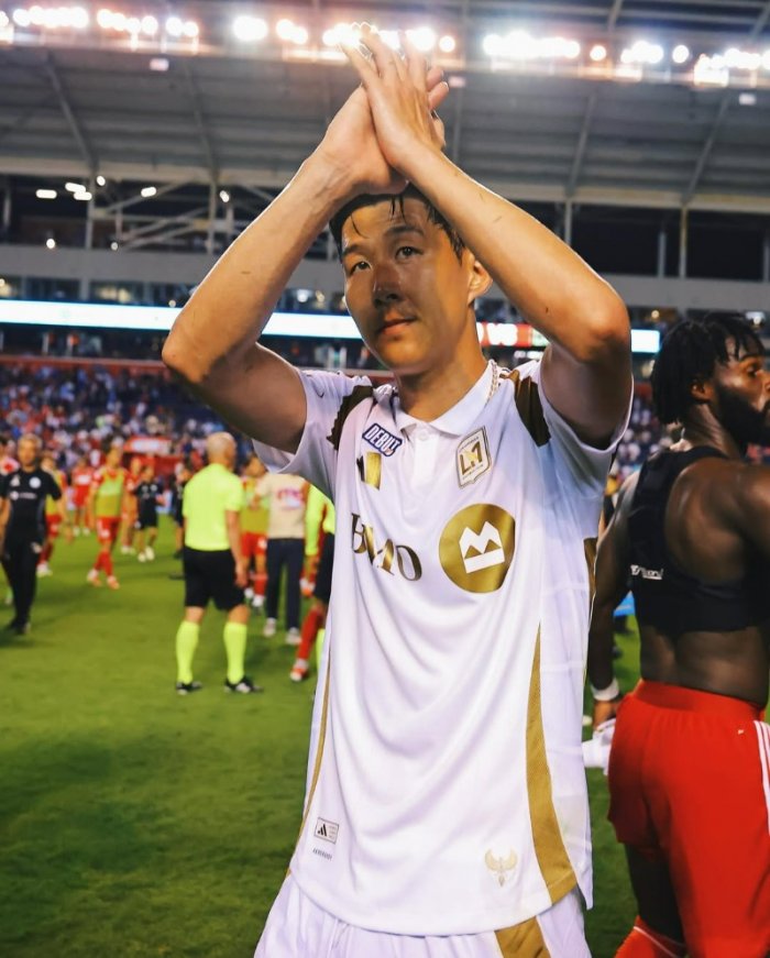Proud moment to make my debut. More to come!! ???? @lafc.jpg