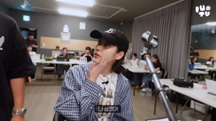 [IU TV] 징니 볼살이 제철???? ㅣ2025 IU FAN MEET UP 'Bye, Summer' 합주 비하인드 1-52 screenshot.png