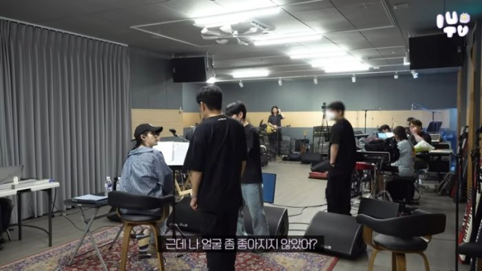 [IU TV] 징니 볼살이 제철???? ㅣ2025 IU FAN MEET UP 'Bye, Summer' 합주 비하인드 1-51 screenshot.png