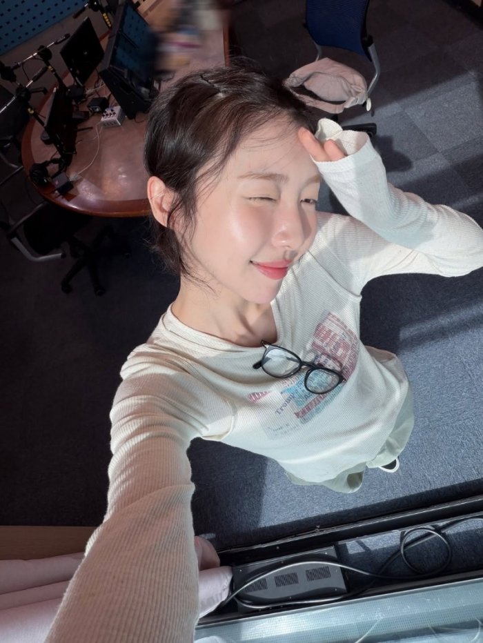 ෆ 12시엔 주현영 ෆ오랜만에 화창한 오늘☀️이 가을 지나가기 전에 바짝 즐기자구요????#12시엔주현영#열두시엔주현영#주디#주현영#SBS#라디오#파워fm#1077 (1).jpg