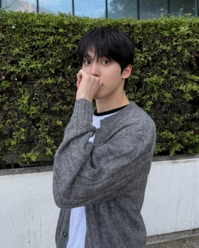 "웃음만 가득하길"…에이티즈 윤호, 싱그러운 에너지 발산