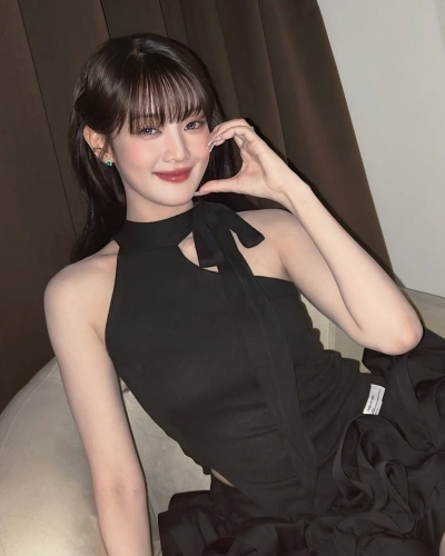 아이들 민니, 어깨 드러내고 '섹시미' 과시…블랙룩 정석