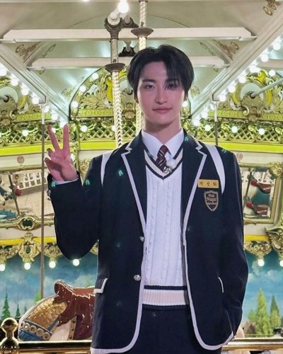 에이티즈 성화, '27세' 나이 무색한 교복핏…소년美 가득