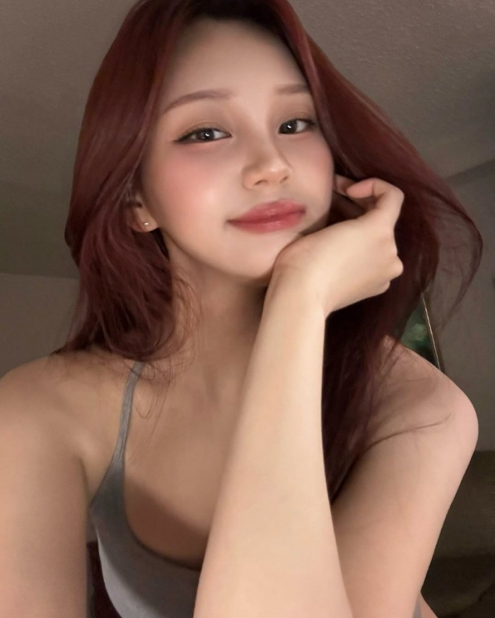 비비지 엄지, 성숙해진 미모 자랑…못 알아볼 뻔