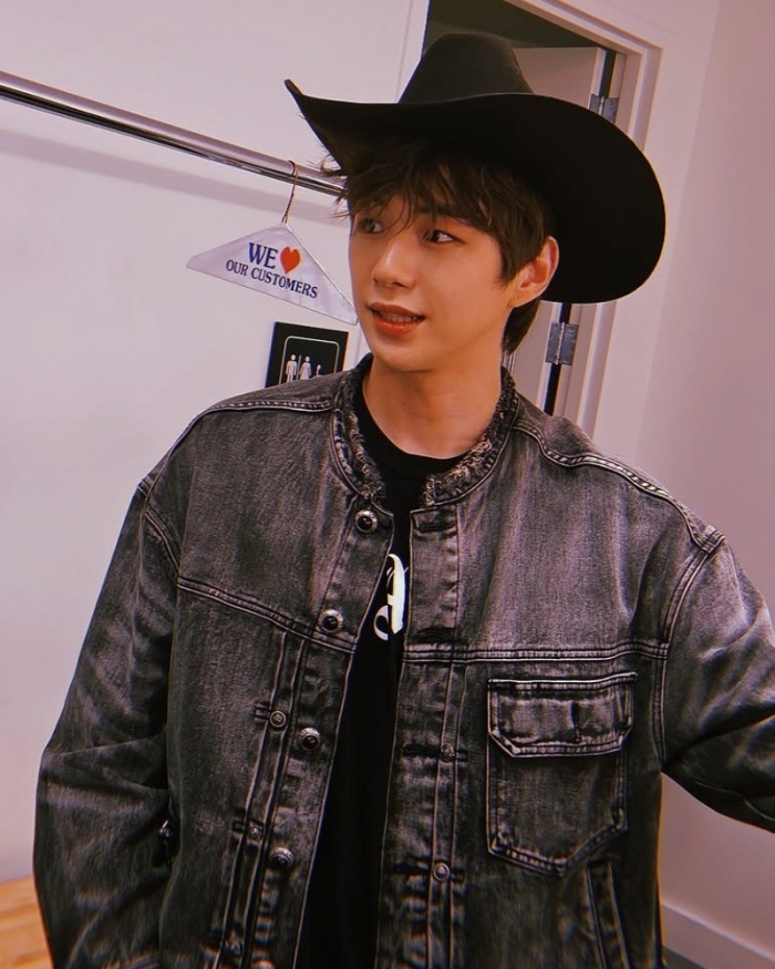강다니엘, 미국서 전한 근황…장꾸美 가득 카우보이룩