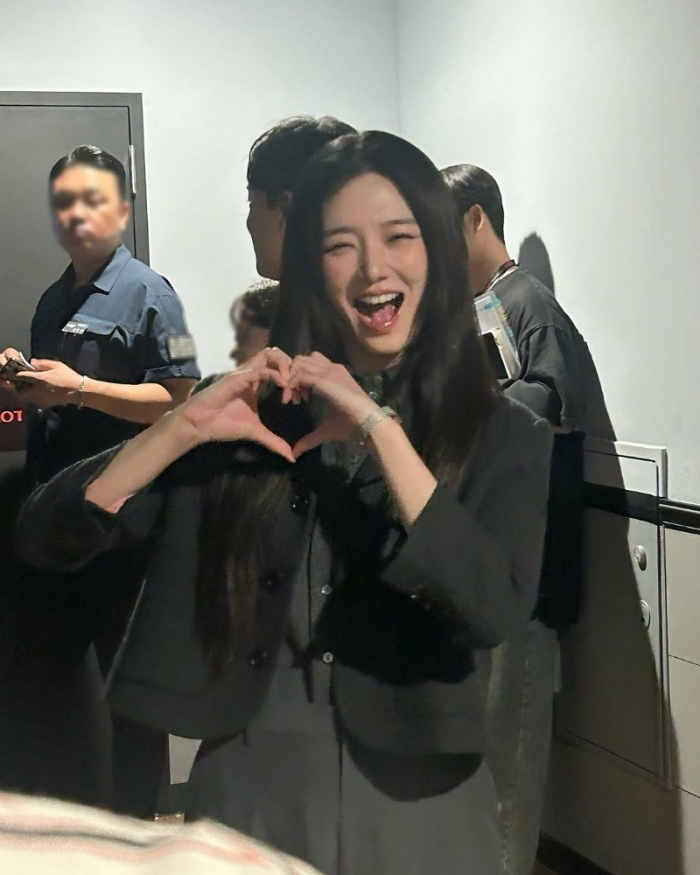 '사마귀' 박규영, 손하트로 전한 상큼 미소…"씨유!"