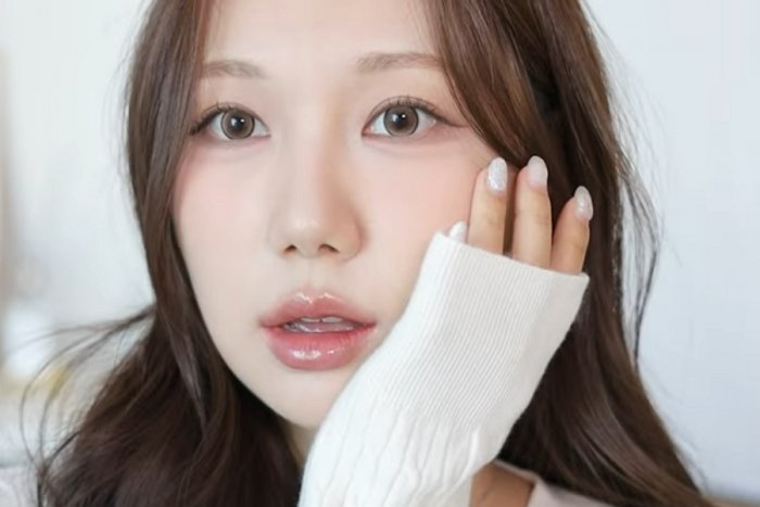[K메이크업] 가을 감성 물씬 풍기는 '라떼 무드 메이크업' 눈길