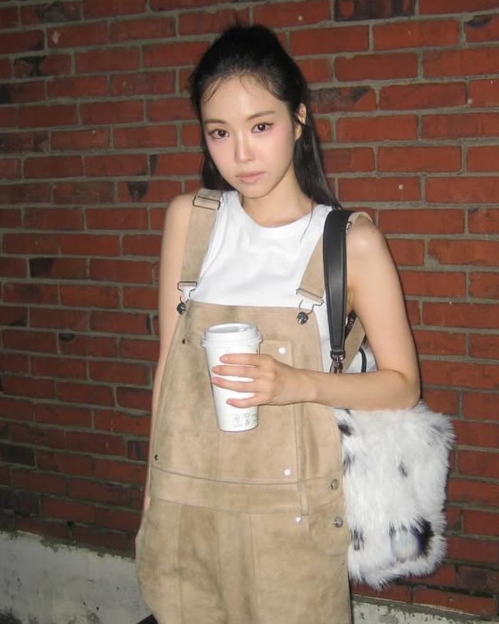 손나은, 멜빵 바지로 뽐낸 청순미…"30대 맞아?"