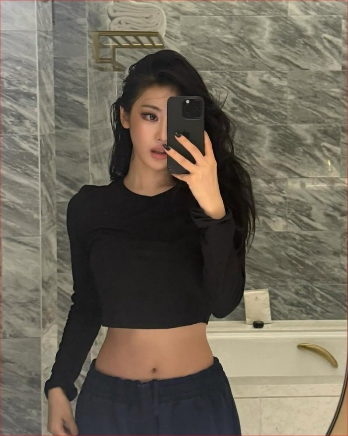 에스파 닝닝, '헉' 소리 나는 개미허리 과시…LA 일상 찰칵