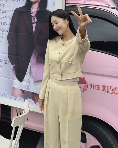한지혜, 금새록 커피차 앞에서 뽐낸 늘씬 몸매 "진짜 감사"